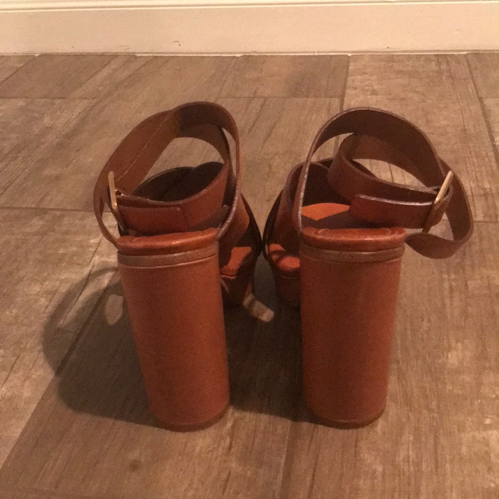 ❌ CHLOE CAMEL CLASSIC CRISS CRISS PLATFORMS ❌ - Picture 5 of 8